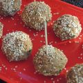 Boulettes de poulet au combawa et sésame[...]