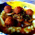  Purée de pomme de terre avec sauce aux[...]