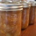 Six copines. soixante-douze pots de chutney au[...]