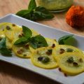 Carpaccio végétal de courgettes jaunes au pesto[...]