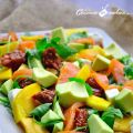 Salade au saumon fumé, à la mangue et plein de[...]