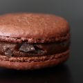 Macarons au chocolat au lait et chocolat noir[...]