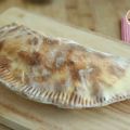 Chausson à la raclette, la calzone savoyarde,[...]