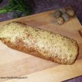 Cake aux lardons, noix et roquefort