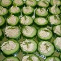 Canapés de concombre au saumon