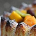 Couronne de noix de coco et fruits exotiques.,[...]