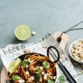 Wok de poulet, légumes et nouilles chinoises