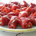 Tapas: roulades de poivrons grillés au boursin,[...]