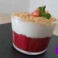Verrine de yaourt, rhubarbe et fraise, crumble[...]