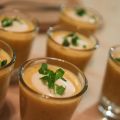 Soupe froide à la mangue épicée et au yogourt