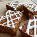 GÂTEAU À LA COMPOTE DE POMMES, GRUAU ET MÉLASSE