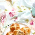 Hot cross buns (petits pains anglais de Pâques)