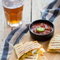 Quesadillas au poulet et cheddar