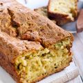 Cake aux courgettes, lardons et estragon