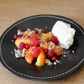 Fruits rôtis, crumble noisette et glace vanille