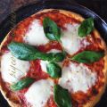 Pizza au Basilic et Mozzarella