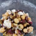 Salade de pois chiches, feta et canneberges
