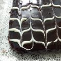 Chocolate traybake with feather icing/ Gâteau[...]