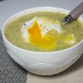 Soupe d’épinards, brocolis et oeuf poché,[...]