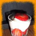 Verrine de fraises sur son lit blanc...