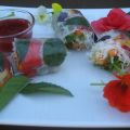 Rouleaux de printemps aux fleurs d'été et sa[...]