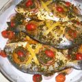 Dorade aux oignons, olives et huile d