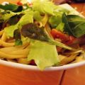 Linguini printanières: légumes, ail et huile[...]