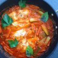 Tilapia poché au jus de tomate et petits légumes