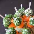 Brochettes de melon au chèvre & aux fines herbes