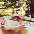 Pommes grillées, glace à la vanille et sauce au[...]