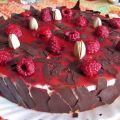 Entremet framboise, pistache, chocolat blanc