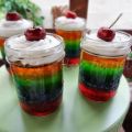 Jello Arc-en-ciel dans un pot