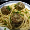 Boulettes cheval/saucisses, pâtes sauce[...]