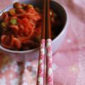 Shirataki noodles con sugo di piselli e funghi