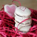 Macarons au chocolat corsé et macarons aux[...]