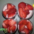 Crème à la fraises et au sirop de violettes