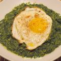 Purée d'épinards aux oeufs frits