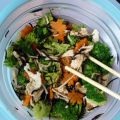Salade japonaise brocoli, carotte, poulet et[...]