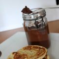 Pancakes et pâte à tartiner choco-banane