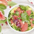 Salade d'avocats et pamplemousses aux crevettes