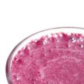 Smoothie fruits rouges-eau de coco-yaourt,[...]