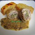 Roulé de cuisse de poulet désossée et farcie,[...]