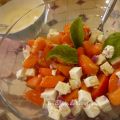Salade d'abricot  à la féta et à l'oignon rouge